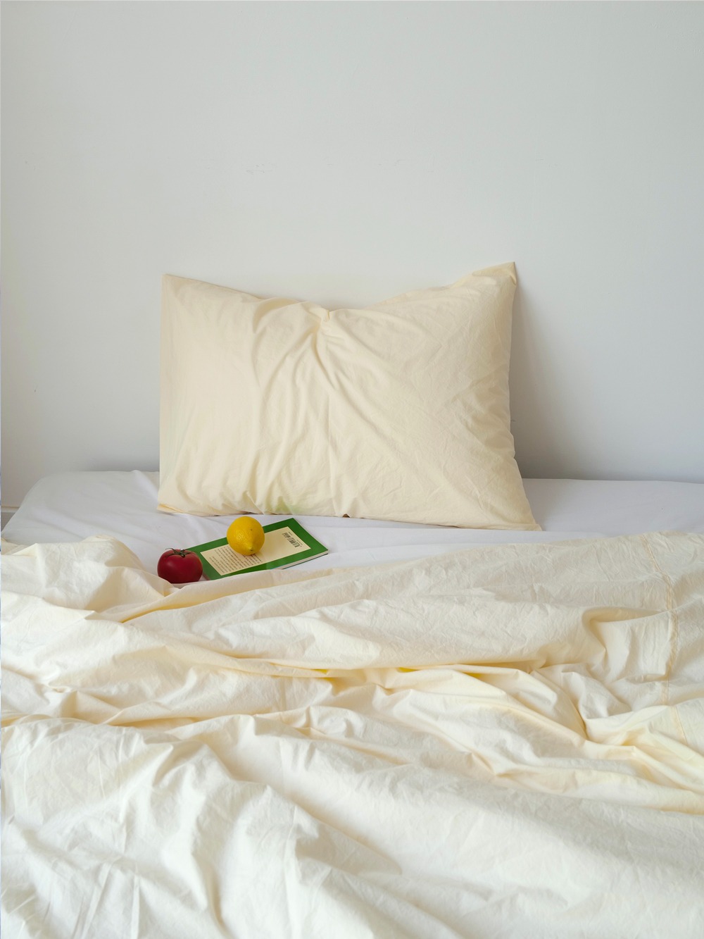 Lemon cream pillow cover